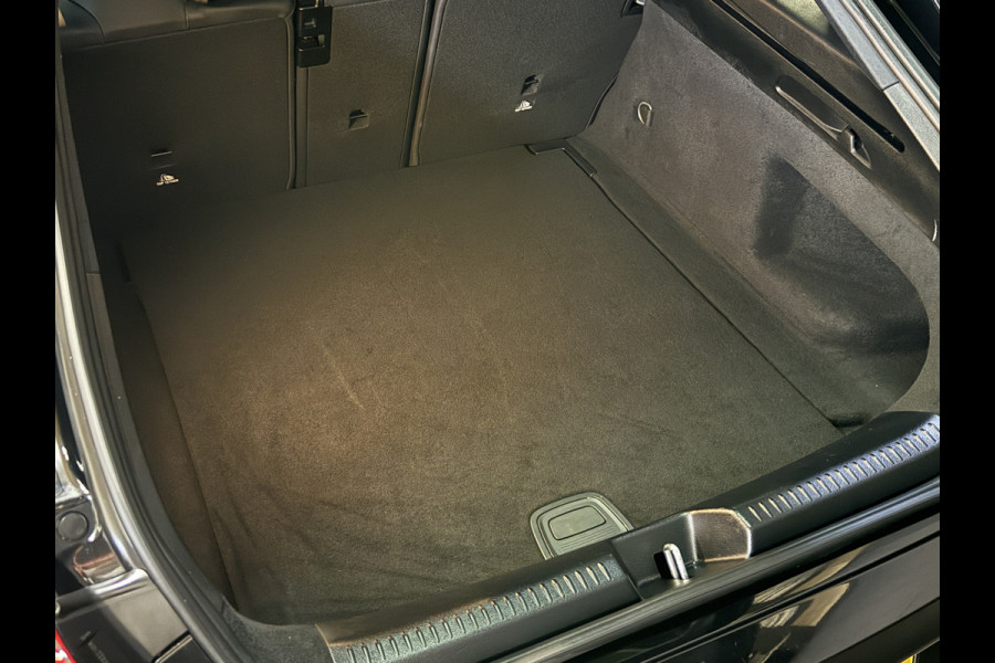 Mercedes-Benz CLA-Klasse Shooting Brake 180 Business Solution AMG Automaat | Sfeerverlichting | Camera | Trekhaak | Full LED | Stoelverwarming | Navi