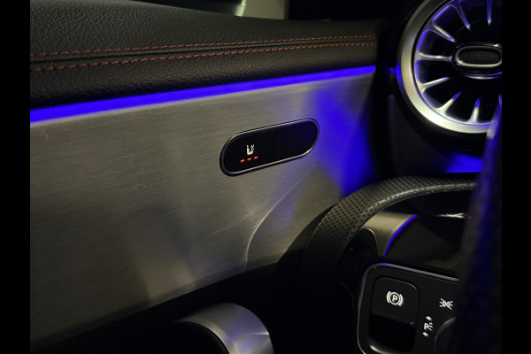 Mercedes-Benz CLA-Klasse Shooting Brake 180 Business Solution AMG Automaat | Sfeerverlichting | Camera | Trekhaak | Full LED | Stoelverwarming | Navi