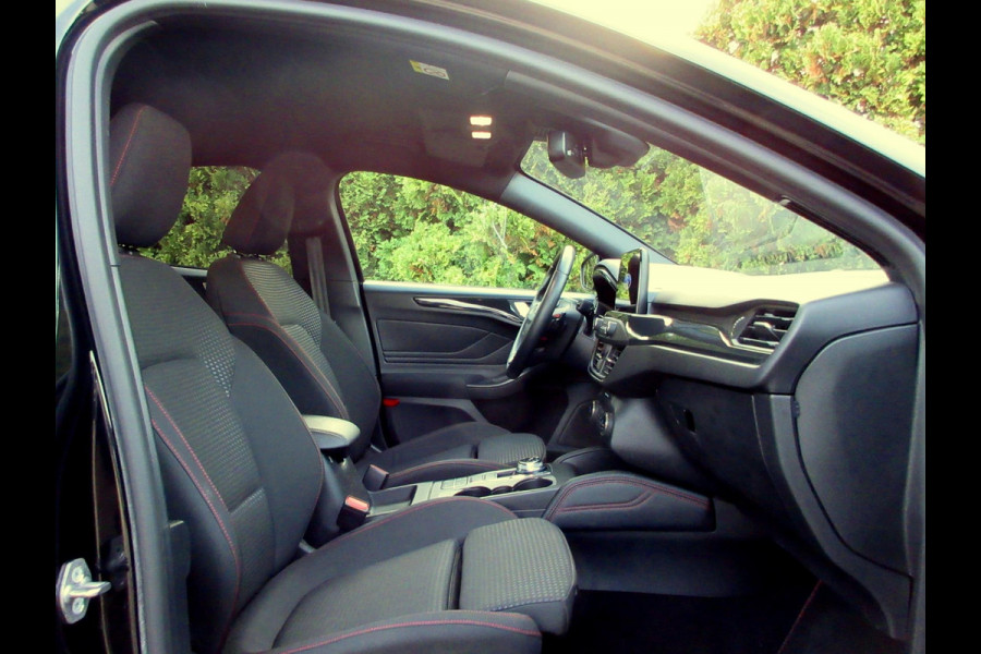 Ford FOCUS Wagon 1.5 EcoBoost ST Line X Business Automaat