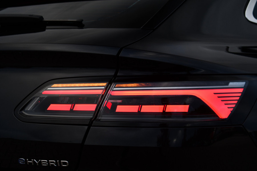 Volkswagen Arteon Shooting Brake 1.4 TSI eHybrid R-Line Pano Trekh ACC Massage DDC Standk 19inch