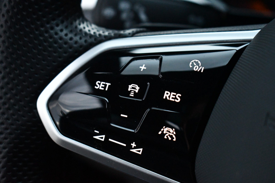 Volkswagen Arteon Shooting Brake 1.4 TSI eHybrid R-Line Pano Trekh ACC Massage DDC Standk 19inch