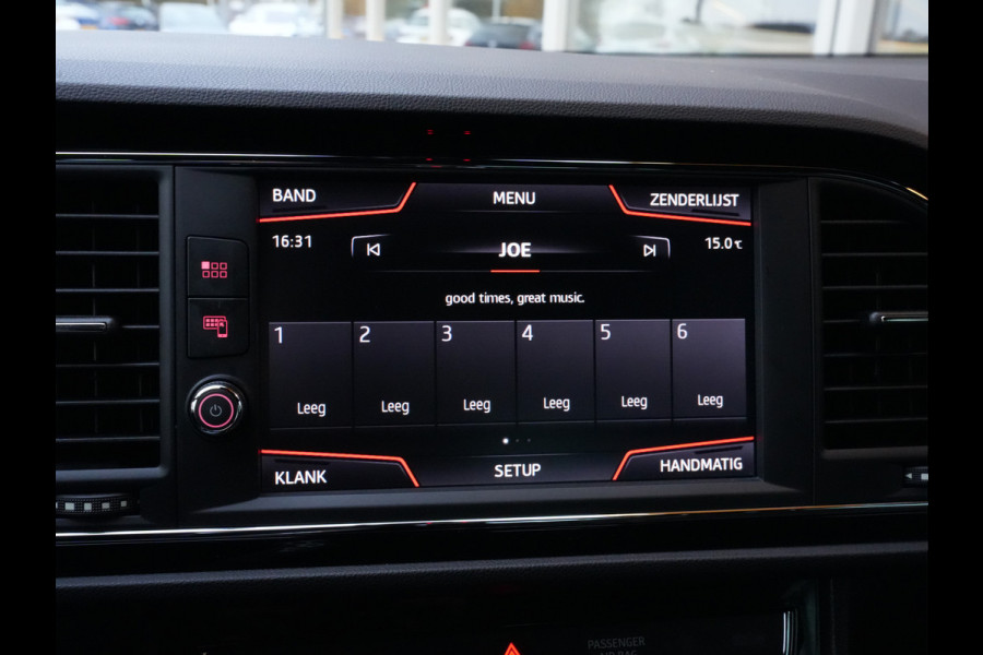 Seat Leon 1.5 TSI FR Business Intense | Navigatie | DAB | Trekhaak | Climate Control