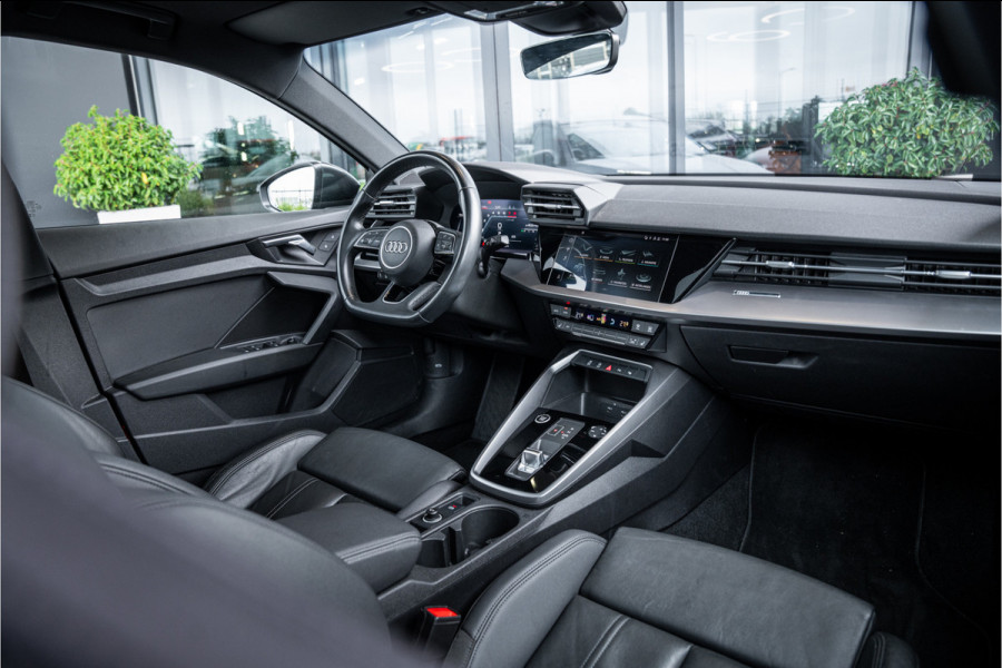 Audi A3 Limousine 35 TFSI edition one - S Line | Panorama | Keyless | Camera