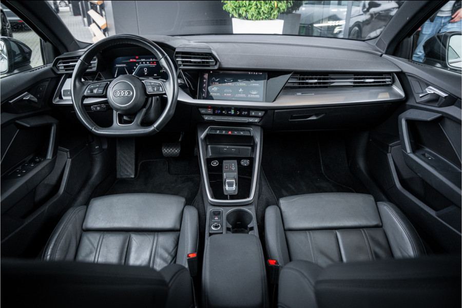 Audi A3 Limousine 35 TFSI edition one - S Line | Panorama | Keyless | Camera