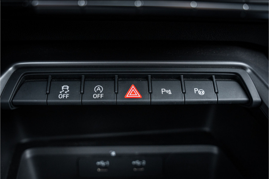 Audi A3 Limousine 35 TFSI edition one - S Line | Panorama | Keyless | Camera