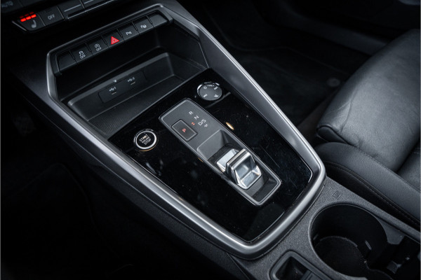 Audi A3 Limousine 35 TFSI edition one - S Line | Panorama | Keyless | Camera