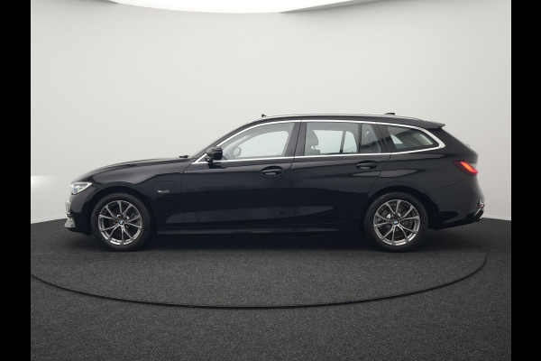 BMW 3 Serie Touring 320e Luxury Line Plug In Hybrid 204pk Dealer O.H PHEV | Panodak | Lederen Sportstoelen Verwarmd | Apple Carplay | Sfeerverlichting | Navi Full Map | DAB |