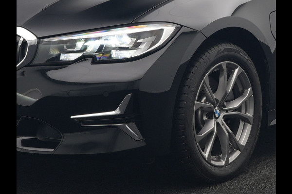 BMW 3 Serie Touring 320e Luxury Line Plug In Hybrid 204pk Dealer O.H PHEV | Panodak | Lederen Sportstoelen Verwarmd | Apple Carplay | Sfeerverlichting | Navi Full Map | DAB |