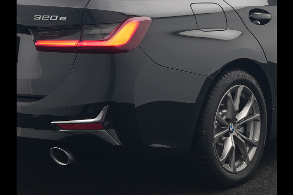 BMW 3 Serie Touring 320e Luxury Line Plug In Hybrid 204pk Dealer O.H PHEV | Panodak | Lederen Sportstoelen Verwarmd | Apple Carplay | Sfeerverlichting | Navi Full Map | DAB |