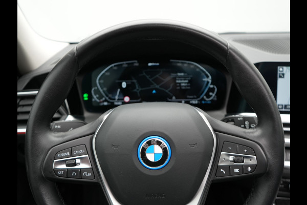 BMW 3 Serie Touring 320e Luxury Line Plug In Hybrid 204pk Dealer O.H PHEV | Panodak | Lederen Sportstoelen Verwarmd | Apple Carplay | Sfeerverlichting | Navi Full Map | DAB |
