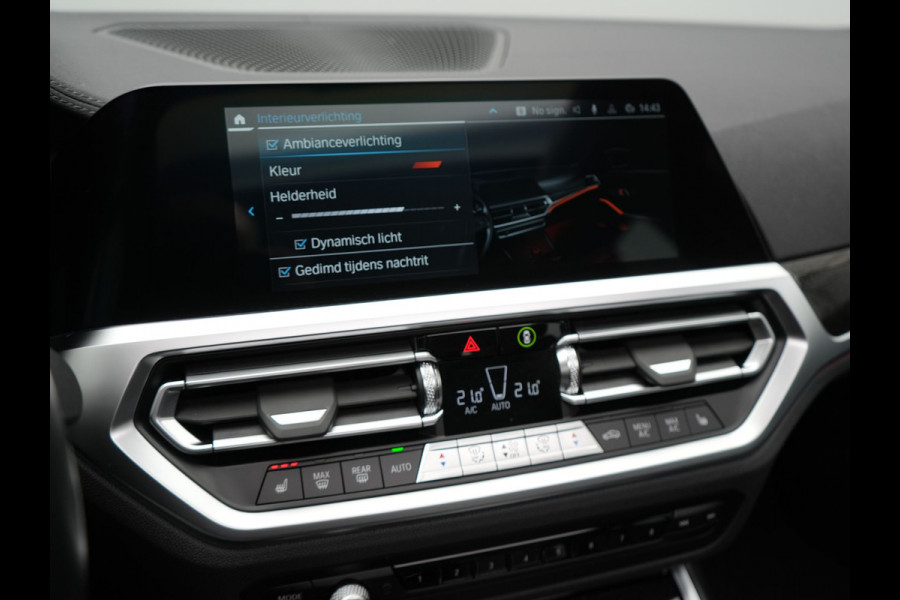 BMW 3 Serie Touring 320e Luxury Line Plug In Hybrid 204pk Dealer O.H PHEV | Panodak | Lederen Sportstoelen Verwarmd | Apple Carplay | Sfeerverlichting | Navi Full Map | DAB |