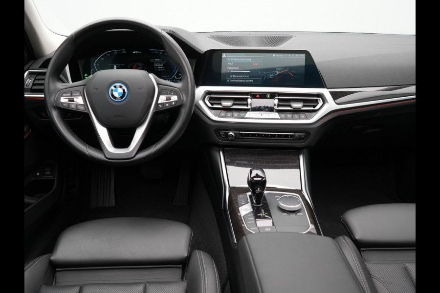 BMW 3 Serie Touring 320e Luxury Line Plug In Hybrid 204pk Dealer O.H PHEV | Panodak | Lederen Sportstoelen Verwarmd | Apple Carplay | Sfeerverlichting | Navi Full Map | DAB |