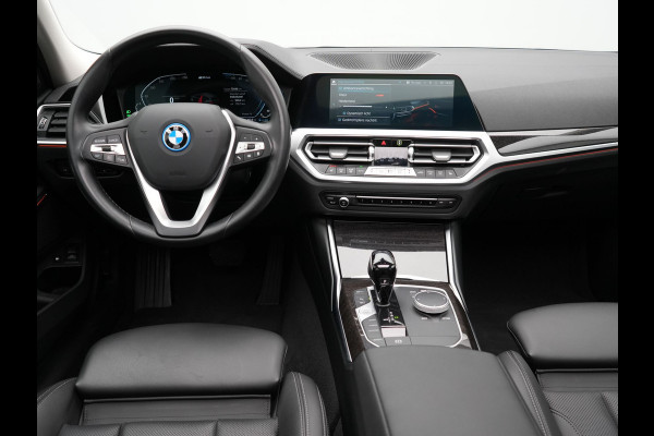 BMW 3 Serie Touring 320e Luxury Line Plug In Hybrid 204pk Dealer O.H PHEV | Panodak | Lederen Sportstoelen Verwarmd | Apple Carplay | Sfeerverlichting | Navi Full Map | DAB |