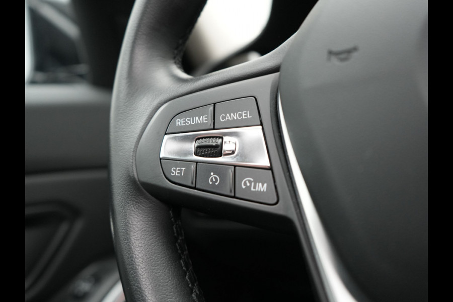 BMW 3 Serie Touring 320e Luxury Line Plug In Hybrid 204pk Dealer O.H PHEV | Panodak | Lederen Sportstoelen Verwarmd | Apple Carplay | Sfeerverlichting | Navi Full Map | DAB |