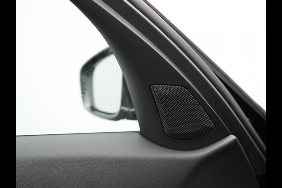 BMW 3 Serie Touring 320e Luxury Line Plug In Hybrid 204pk Dealer O.H PHEV | Panodak | Lederen Sportstoelen Verwarmd | Apple Carplay | Sfeerverlichting | Navi Full Map | DAB |