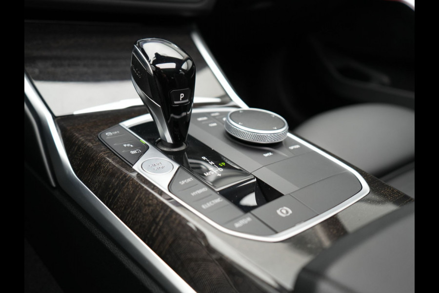 BMW 3 Serie Touring 320e Luxury Line Plug In Hybrid 204pk Dealer O.H PHEV | Panodak | Lederen Sportstoelen Verwarmd | Apple Carplay | Sfeerverlichting | Navi Full Map | DAB |