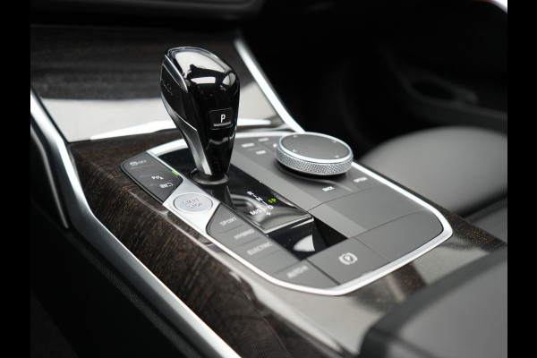 BMW 3 Serie Touring 320e Luxury Line Plug In Hybrid 204pk Dealer O.H PHEV | Panodak | Lederen Sportstoelen Verwarmd | Apple Carplay | Sfeerverlichting | Navi Full Map | DAB |