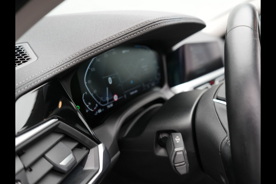 BMW 3 Serie Touring 320e Luxury Line Plug In Hybrid 204pk Dealer O.H PHEV | Panodak | Lederen Sportstoelen Verwarmd | Apple Carplay | Sfeerverlichting | Navi Full Map | DAB |