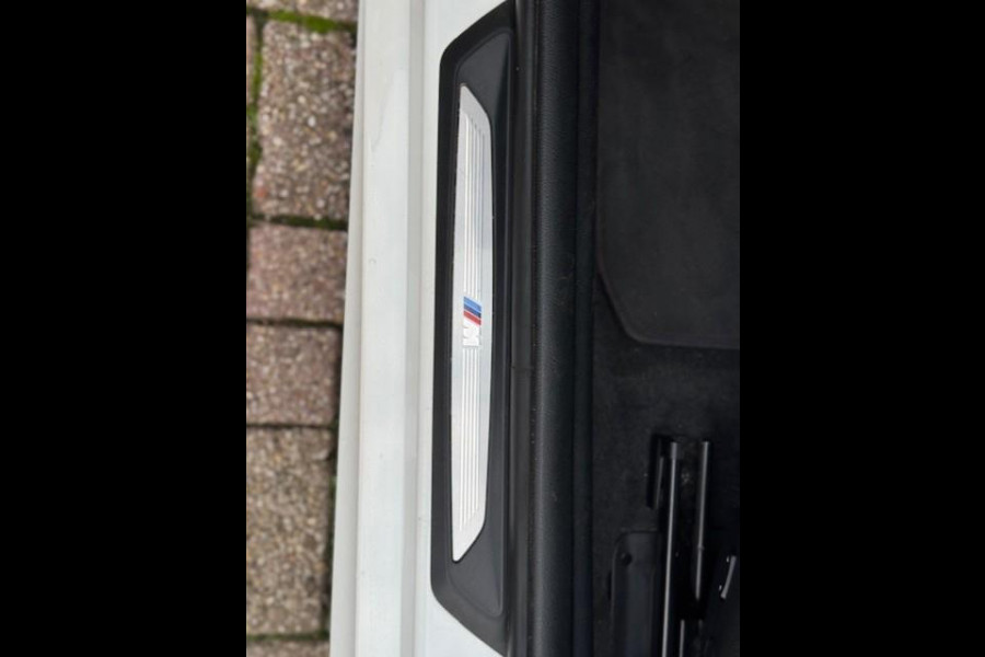 BMW 1-serie 118i High Executive M-Sport - Dealer onderhouden