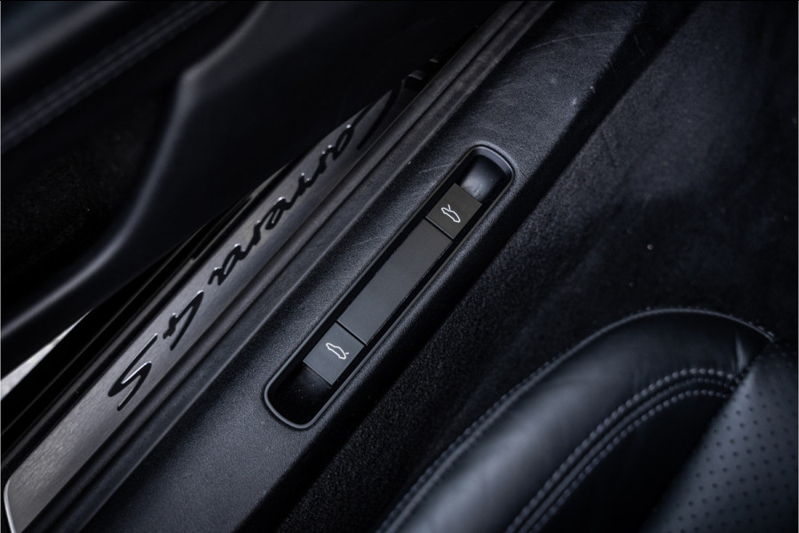 Porsche 911 992 Cabrio 3.0 Carrera 4 S - Sport Chrono l ACC | Bose