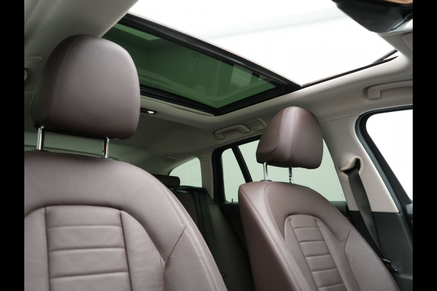 BMW 3 Serie Touring 330e Plug In Hybrid 293pk Dealer O.H PHEV | Trekhaak Af Fabriek | Panodak | Head Up | Adaptive Cruise | Laser LED | Lederen Sportstoelen Memory & Verwarmd | Keyless | Blis | Apple Carplay | Stuur Verwarmd | Navigatie | DAB |