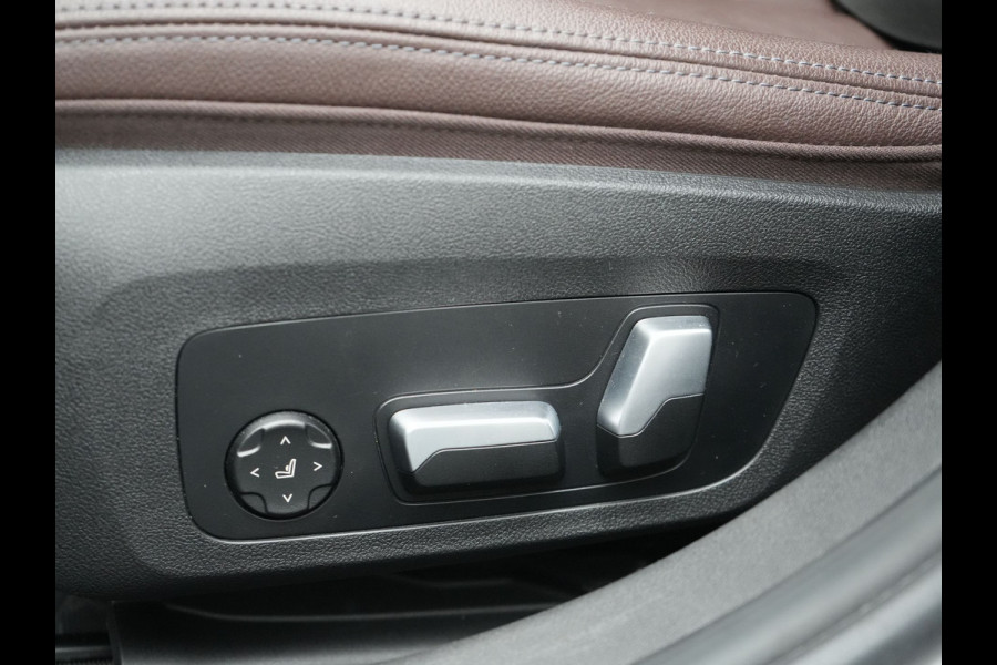 BMW 3 Serie Touring 330e Plug In Hybrid 293pk Dealer O.H PHEV | Trekhaak Af Fabriek | Panodak | Head Up | Adaptive Cruise | Laser LED | Lederen Sportstoelen Memory & Verwarmd | Keyless | Blis | Apple Carplay | Stuur Verwarmd | Navigatie | DAB |