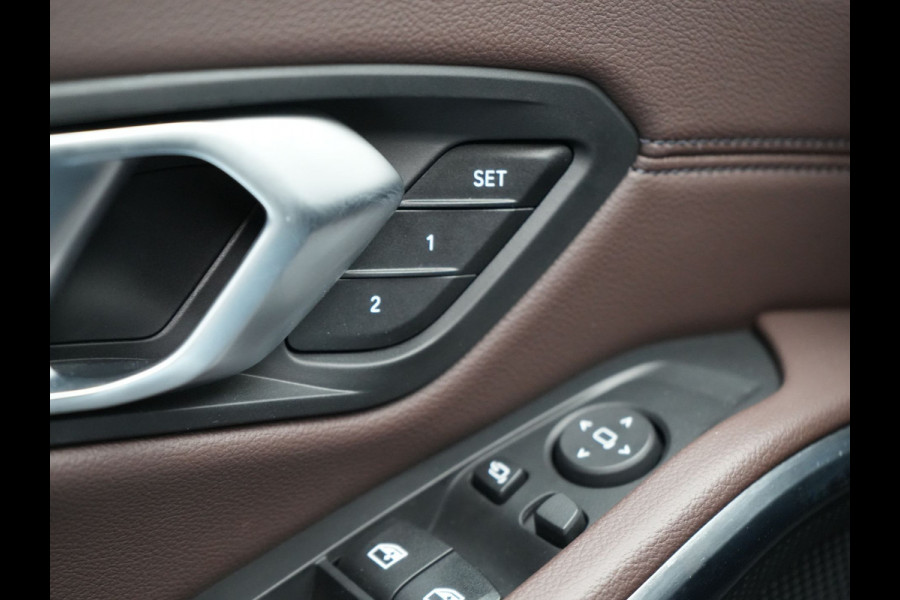 BMW 3 Serie Touring 330e Plug In Hybrid 293pk Dealer O.H PHEV | Trekhaak Af Fabriek | Panodak | Head Up | Adaptive Cruise | Laser LED | Lederen Sportstoelen Memory & Verwarmd | Keyless | Blis | Apple Carplay | Stuur Verwarmd | Navigatie | DAB |