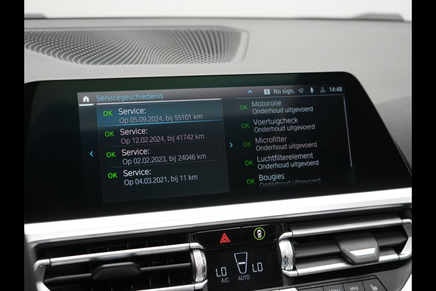 BMW 3 Serie Touring 330e Plug In Hybrid 293pk Dealer O.H PHEV | Trekhaak Af Fabriek | Panodak | Head Up | Adaptive Cruise | Laser LED | Lederen Sportstoelen Memory & Verwarmd | Keyless | Blis | Apple Carplay | Stuur Verwarmd | Navigatie | DAB |