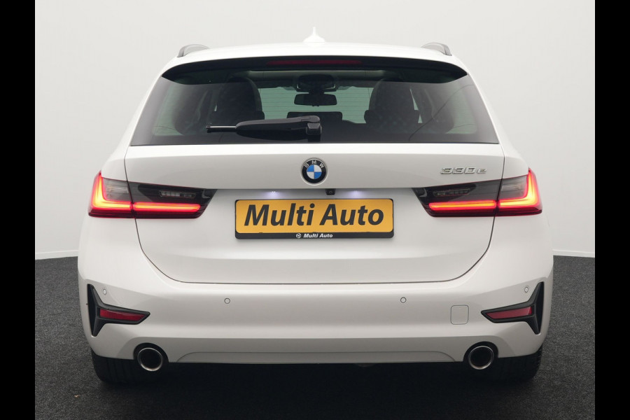 BMW 3 Serie Touring 330e Plug In Hybrid 293pk Dealer O.H PHEV | Trekhaak Af Fabriek | Panodak | Head Up | Adaptive Cruise | Laser LED | Lederen Sportstoelen Memory & Verwarmd | Keyless | Blis | Apple Carplay | Stuur Verwarmd | Navigatie | DAB |