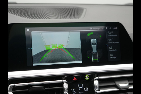 BMW 3 Serie Touring 330e Plug In Hybrid 293pk Dealer O.H PHEV | Trekhaak Af Fabriek | Panodak | Head Up | Adaptive Cruise | Laser LED | Lederen Sportstoelen Memory & Verwarmd | Keyless | Blis | Apple Carplay | Stuur Verwarmd | Navigatie | DAB |