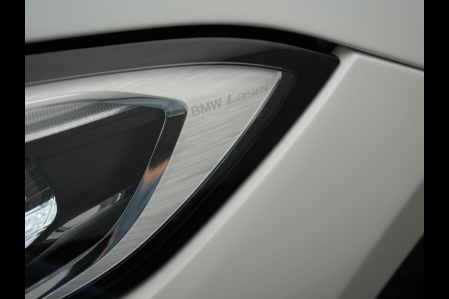 BMW 3 Serie Touring 330e Plug In Hybrid 293pk Dealer O.H PHEV | Trekhaak Af Fabriek | Panodak | Head Up | Adaptive Cruise | Laser LED | Lederen Sportstoelen Memory & Verwarmd | Keyless | Blis | Apple Carplay | Stuur Verwarmd | Navigatie | DAB |
