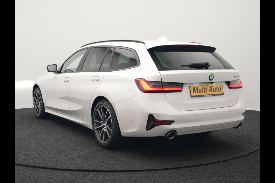BMW 3 Serie Touring 330e Plug In Hybrid 293pk Dealer O.H PHEV | Trekhaak Af Fabriek | Panodak | Head Up | Adaptive Cruise | Laser LED | Lederen Sportstoelen Memory & Verwarmd | Keyless | Blis | Apple Carplay | Stuur Verwarmd | Navigatie | DAB |