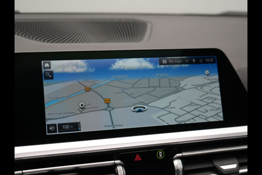 BMW 3 Serie Touring 330e Plug In Hybrid 293pk Dealer O.H PHEV | Trekhaak Af Fabriek | Panodak | Head Up | Adaptive Cruise | Laser LED | Lederen Sportstoelen Memory & Verwarmd | Keyless | Blis | Apple Carplay | Stuur Verwarmd | Navigatie | DAB |