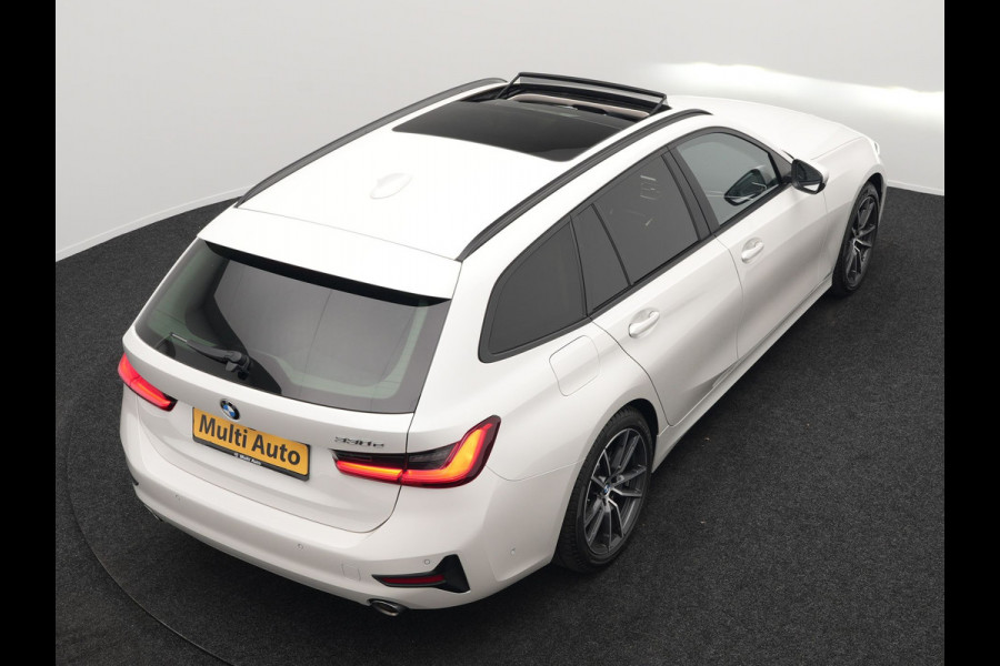 BMW 3 Serie Touring 330e Plug In Hybrid 293pk Dealer O.H PHEV | Trekhaak Af Fabriek | Panodak | Head Up | Adaptive Cruise | Laser LED | Lederen Sportstoelen Memory & Verwarmd | Keyless | Blis | Apple Carplay | Stuur Verwarmd | Navigatie | DAB |