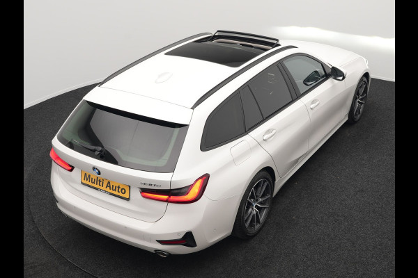 BMW 3 Serie Touring 330e Plug In Hybrid 293pk Dealer O.H PHEV | Trekhaak Af Fabriek | Panodak | Head Up | Adaptive Cruise | Laser LED | Lederen Sportstoelen Memory & Verwarmd | Keyless | Blis | Apple Carplay | Stuur Verwarmd | Navigatie | DAB |