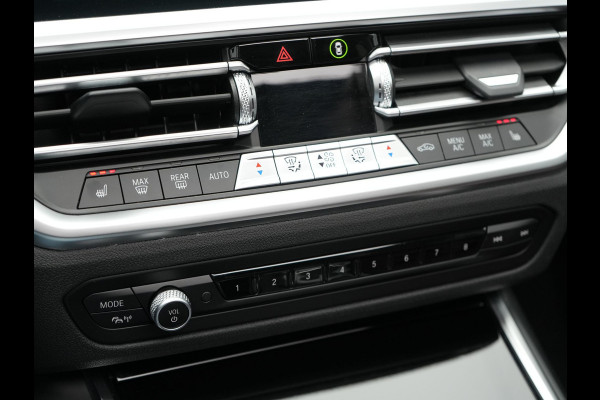 BMW 3 Serie Touring 330e Plug In Hybrid 293pk Dealer O.H PHEV | Trekhaak Af Fabriek | Panodak | Head Up | Adaptive Cruise | Laser LED | Lederen Sportstoelen Memory & Verwarmd | Keyless | Blis | Apple Carplay | Stuur Verwarmd | Navigatie | DAB |