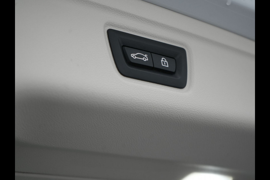 BMW 3 Serie Touring 330e Plug In Hybrid 293pk Dealer O.H PHEV | Trekhaak Af Fabriek | Panodak | Head Up | Adaptive Cruise | Laser LED | Lederen Sportstoelen Memory & Verwarmd | Keyless | Blis | Apple Carplay | Stuur Verwarmd | Navigatie | DAB |