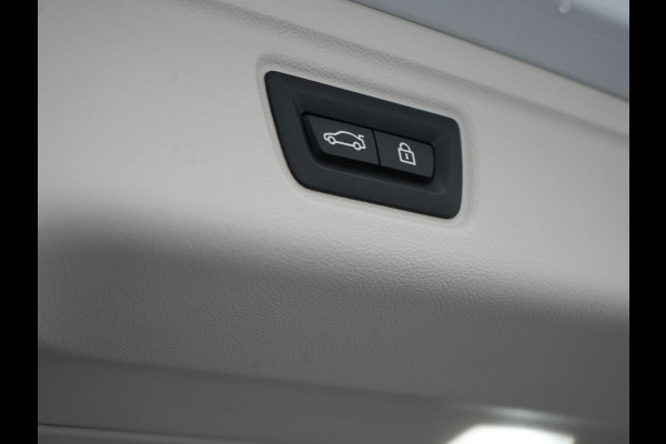BMW 3 Serie Touring 330e Plug In Hybrid 293pk Dealer O.H PHEV | Trekhaak Af Fabriek | Panodak | Head Up | Adaptive Cruise | Laser LED | Lederen Sportstoelen Memory & Verwarmd | Keyless | Blis | Apple Carplay | Stuur Verwarmd | Navigatie | DAB |