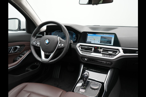 BMW 3 Serie Touring 330e Plug In Hybrid 293pk Dealer O.H PHEV | Trekhaak Af Fabriek | Panodak | Head Up | Adaptive Cruise | Laser LED | Lederen Sportstoelen Memory & Verwarmd | Keyless | Blis | Apple Carplay | Stuur Verwarmd | Navigatie | DAB |