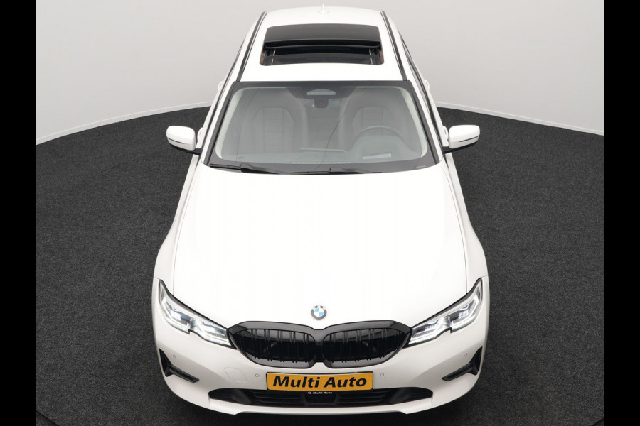 BMW 3 Serie Touring 330e Plug In Hybrid 293pk Dealer O.H PHEV | Trekhaak Af Fabriek | Panodak | Head Up | Adaptive Cruise | Laser LED | Lederen Sportstoelen Memory & Verwarmd | Keyless | Blis | Apple Carplay | Stuur Verwarmd | Navigatie | DAB |
