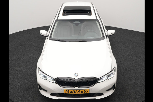 BMW 3 Serie Touring 330e Plug In Hybrid 293pk Dealer O.H PHEV | Trekhaak Af Fabriek | Panodak | Head Up | Adaptive Cruise | Laser LED | Lederen Sportstoelen Memory & Verwarmd | Keyless | Blis | Apple Carplay | Stuur Verwarmd | Navigatie | DAB |