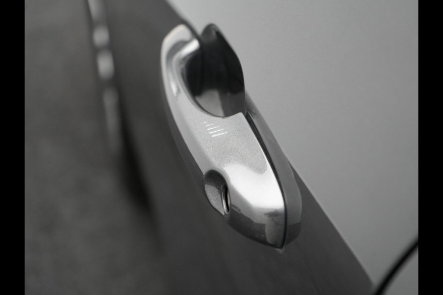 Ford Kuga 2.5 Titanium Plug In Hybrid 225pk Dealer O.H PHEV | Cruise Control | Stoel & Stuurwiel Verwarming | Lane Assist | Camera | Apple Carplay | Navigatie | Keyless | Virtual | DAB |