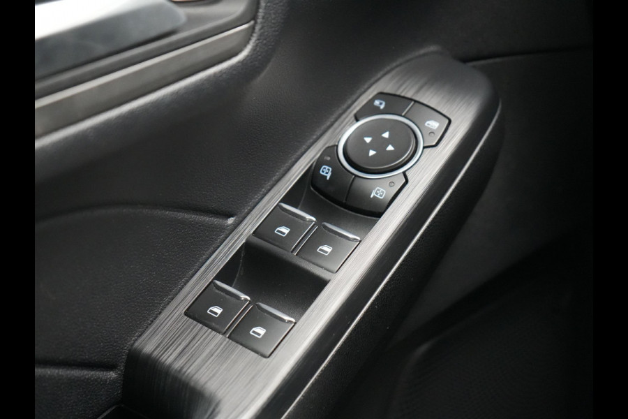 Ford Kuga 2.5 Titanium Plug In Hybrid 225pk Dealer O.H PHEV | Cruise Control | Stoel & Stuurwiel Verwarming | Lane Assist | Camera | Apple Carplay | Navigatie | Keyless | Virtual | DAB |