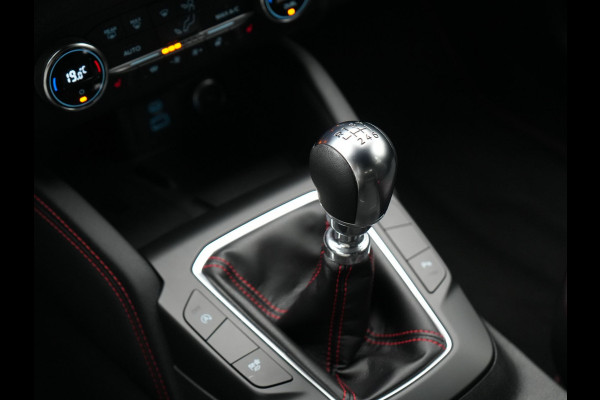 Ford Kuga 1.5 EcoBoost ST-Line X 150pk Dealer O.H 1800kg Trekgewicht | Trekhaak Afneembaar | B & O Soundsystem | Alcantara Sportstoelen Verwarmd  | Apple Carplay | Keyless | Stuur Verwarmd | Navigatie | DAB |