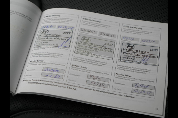 Hyundai Santa Fe 1.6 T-GDI Premium Plug In Hybrid 266pk Dealer O.H PHEV | Adaptive Cruise | Head Up | 360 Camera | Lederen Sportstoelen Memory & Ventilatie | Apple Carplay | Verwarmde Stoelen & Stuur | Sfeerverlichting | Keyless | Navigatie | Blis | DAB |