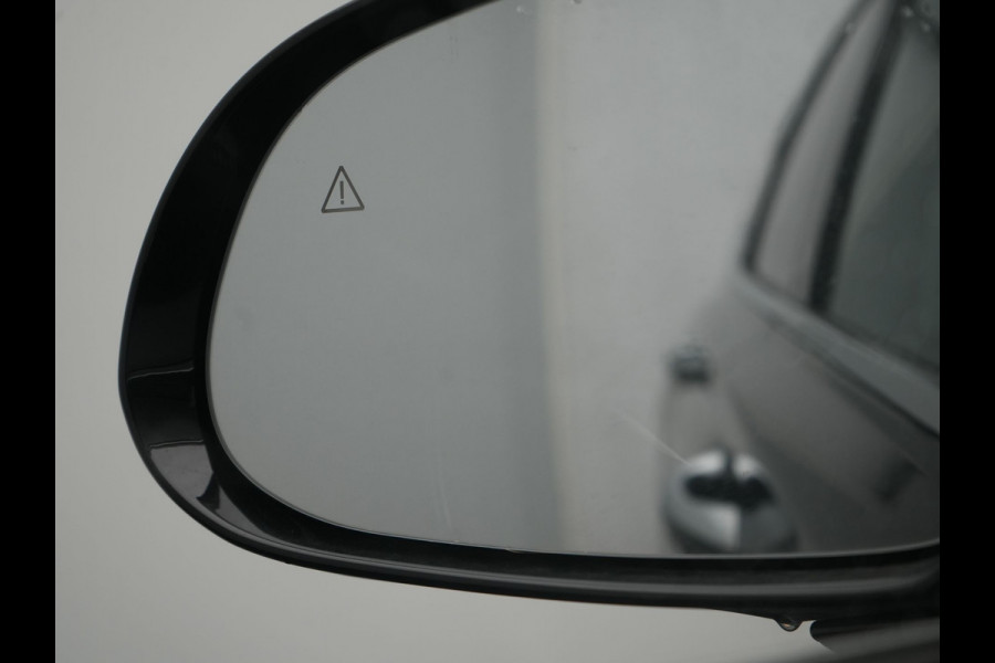 Hyundai Santa Fe 1.6 T-GDI Premium Plug In Hybrid 266pk Dealer O.H PHEV | Adaptive Cruise | Head Up | 360 Camera | Lederen Sportstoelen Memory & Ventilatie | Apple Carplay | Verwarmde Stoelen & Stuur | Sfeerverlichting | Keyless | Navigatie | Blis | DAB |