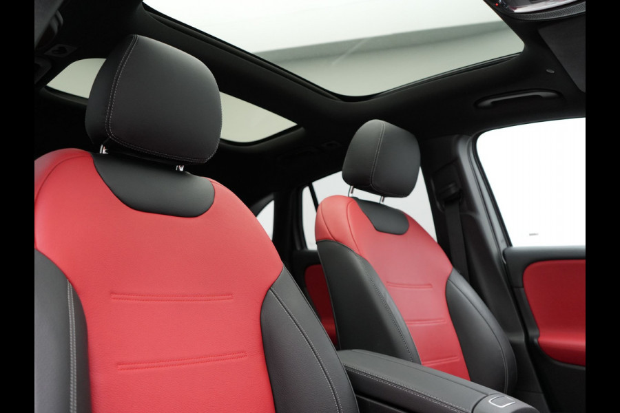 Mercedes-Benz GLA 250 e AMG Line Plug in Hybrid 218pk Dealer O.H | PHEV | Trekhaak af Fabriek | Panodak | Head Up| Adaptive Cruise | Apple Carplay | 360 camera | Sfeerverlichting | Lederen Sportstoelen Verwarmd | Widescreen Display | Navigatie | DAB |