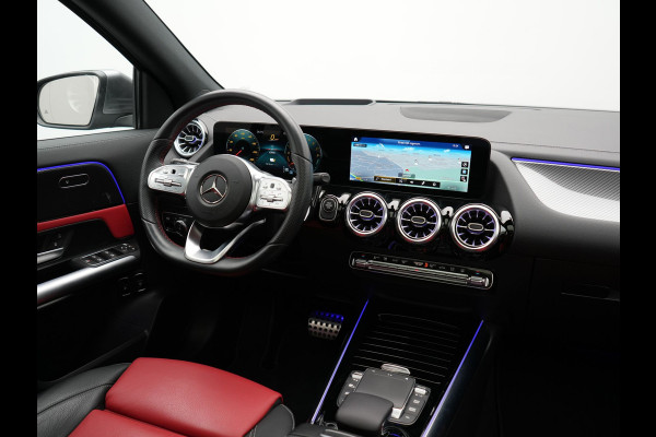 Mercedes-Benz GLA 250 e AMG Line Plug in Hybrid 218pk Dealer O.H | PHEV | Trekhaak af Fabriek | Panodak | Head Up| Adaptive Cruise | Apple Carplay | 360 camera | Sfeerverlichting | Lederen Sportstoelen Verwarmd | Widescreen Display | Navigatie | DAB |