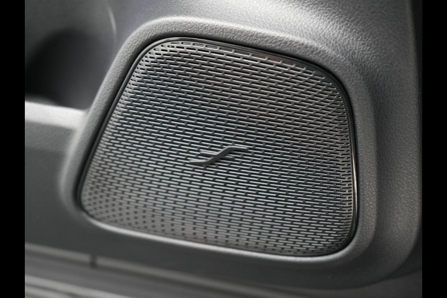 Mercedes-Benz GLA 250 e AMG Line Plug in Hybrid 218pk Dealer O.H | PHEV | Trekhaak af Fabriek | Panodak | Head Up| Adaptive Cruise | Apple Carplay | 360 camera | Sfeerverlichting | Lederen Sportstoelen Verwarmd | Widescreen Display | Navigatie | DAB |