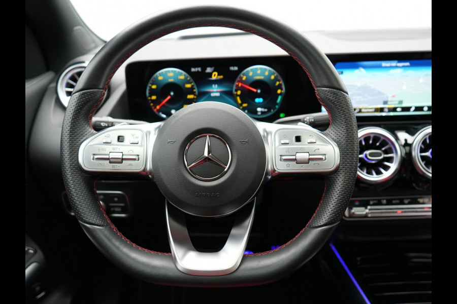 Mercedes-Benz GLA 250 e AMG Line Plug in Hybrid 218pk Dealer O.H | PHEV | Trekhaak af Fabriek | Panodak | Head Up| Adaptive Cruise | Apple Carplay | 360 camera | Sfeerverlichting | Lederen Sportstoelen Verwarmd | Widescreen Display | Navigatie | DAB |